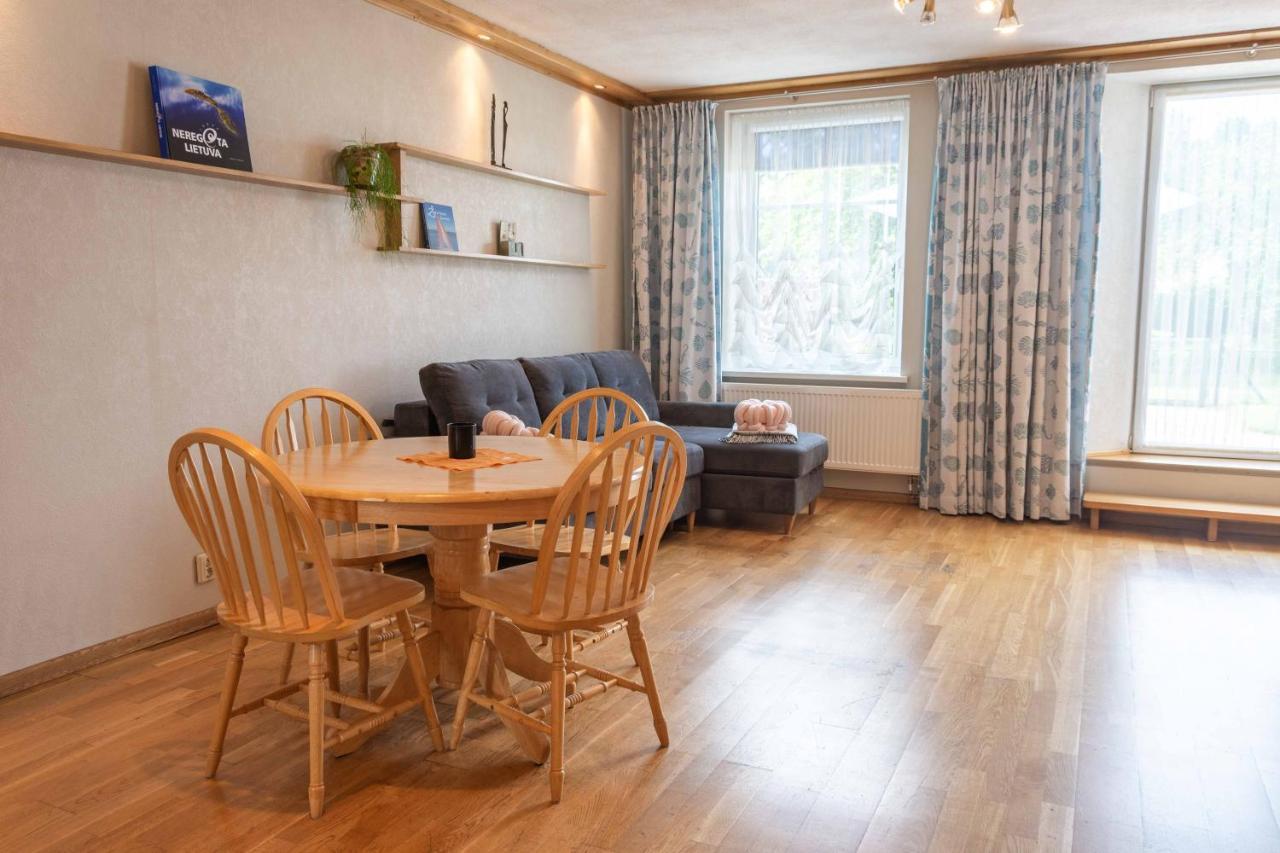 Cozy One Room Apartment With Yard Juodkrante Exterior photo